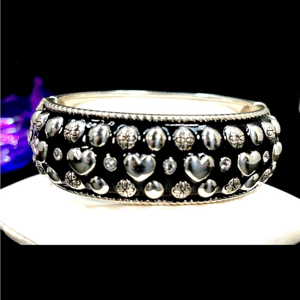 Brighton “Rockin Hearts” Black Enamel and Rhinestone Stud Bangle Bracelet 6 3/4”